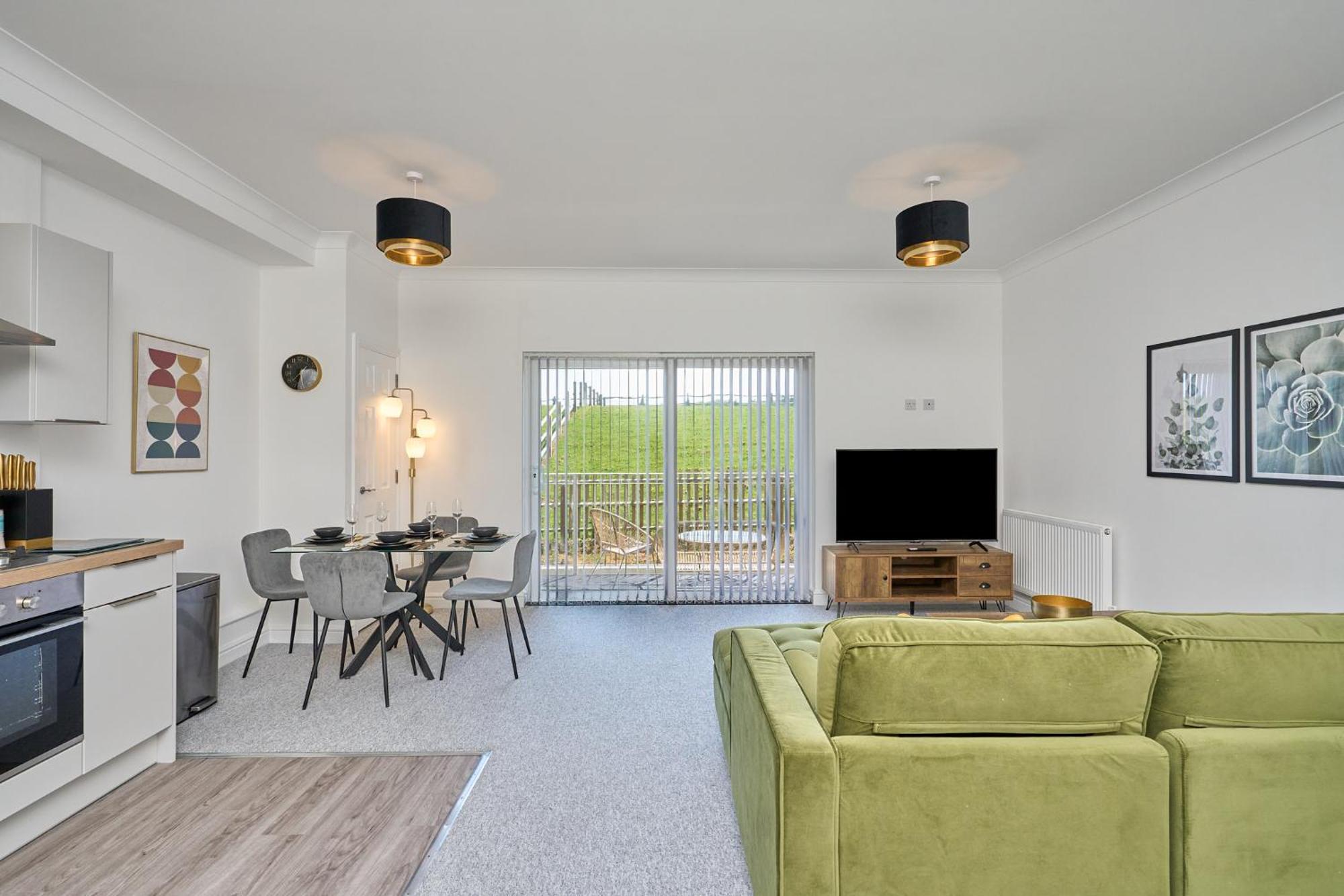Spacious 1 Bed Apt - Stunning Views & Private Parking - 5 Mins To Beach - Dog Friendly - Close To Ventnor, Shanklin & Sandown - Ideal For Friends, Families & Business Travellers - Sleeps Up To 4 Guests - Managed By "Greenstay Serviced Accommodation" Bonchurch 外观 照片