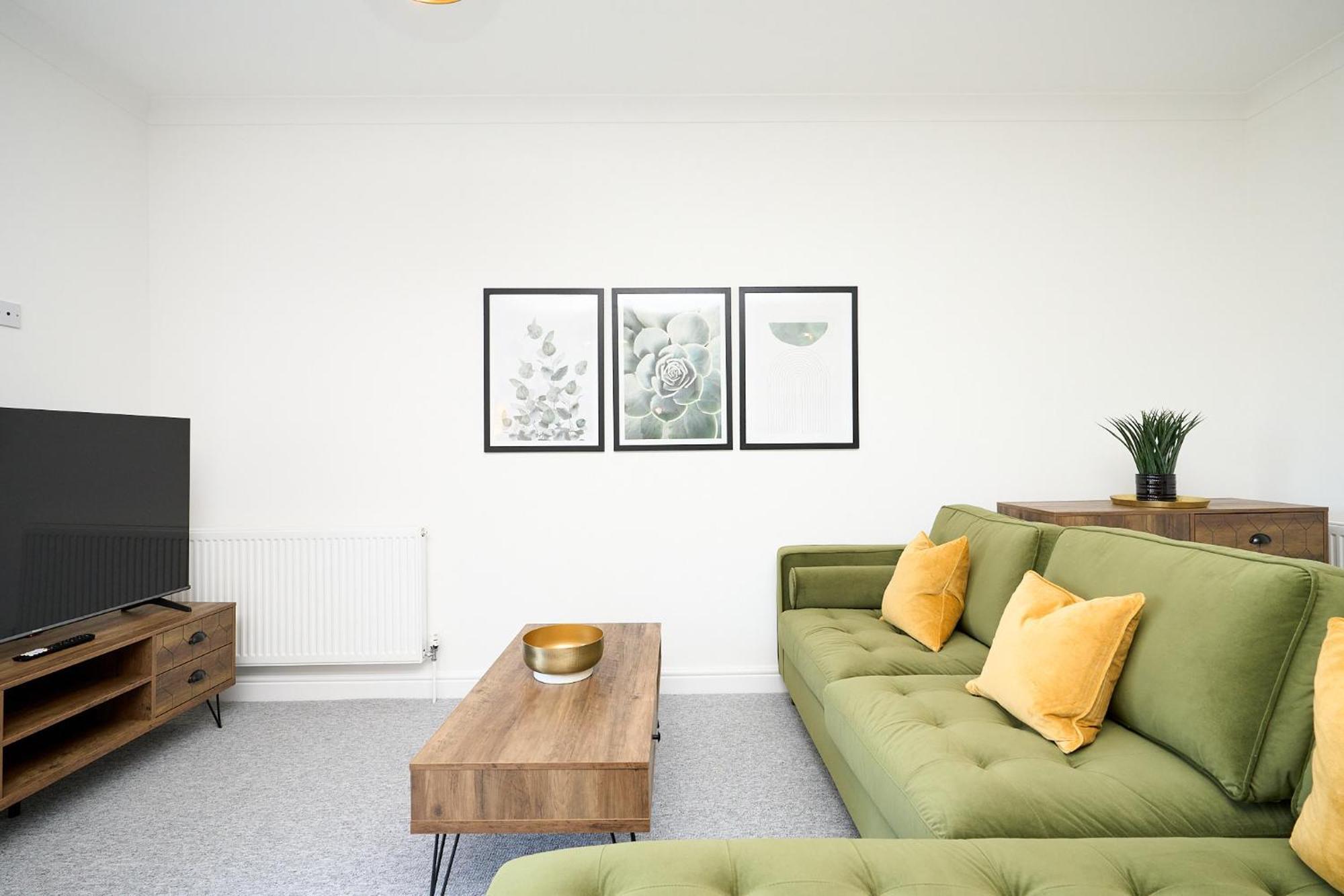Spacious 1 Bed Apt - Stunning Views & Private Parking - 5 Mins To Beach - Dog Friendly - Close To Ventnor, Shanklin & Sandown - Ideal For Friends, Families & Business Travellers - Sleeps Up To 4 Guests - Managed By "Greenstay Serviced Accommodation" Bonchurch 外观 照片